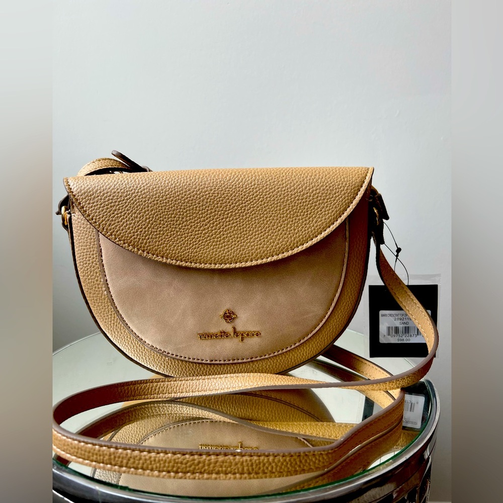 NWT Nanette Lepore crescent crossbody bag. This bag is great for any occasion.